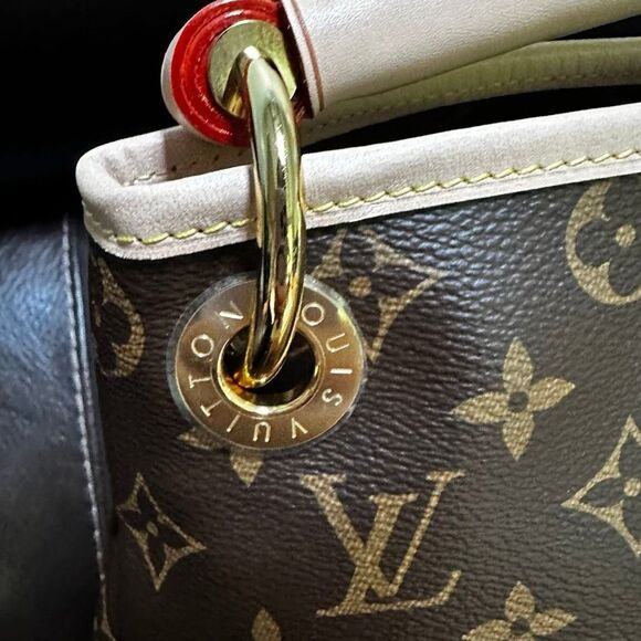 Brand New Louis Vuitton Artsy Hobo Bag - Picture 6 of 15